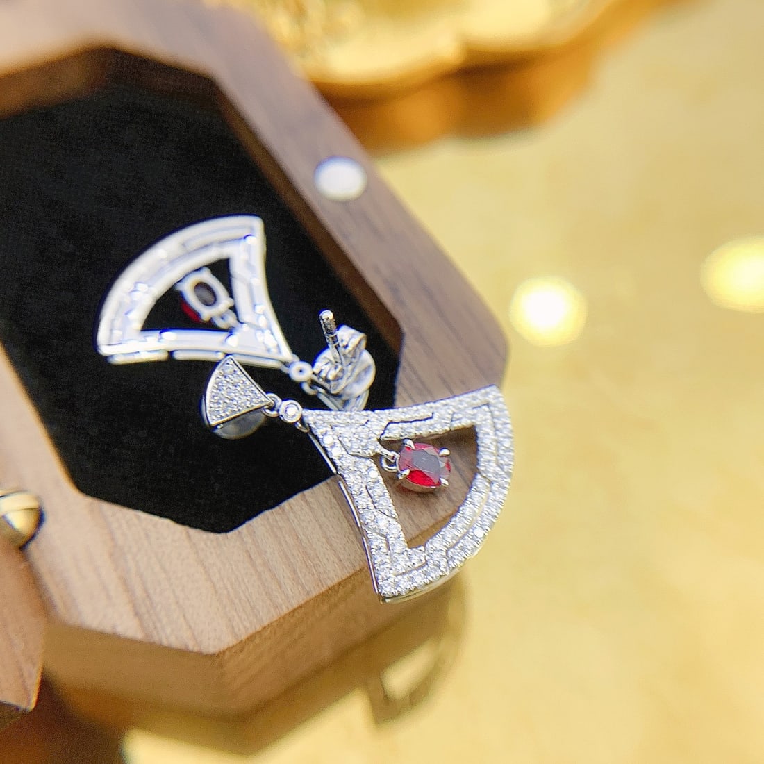 Express Shipping 18k Gold 0.89 Ctw Natural Ruby & Diamond Earrings - 4