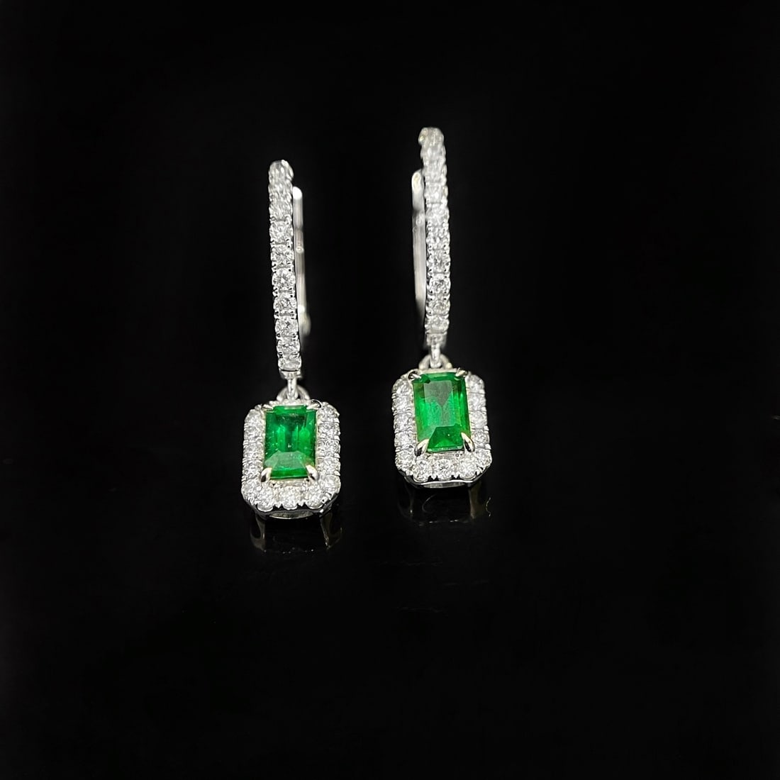 Express Shipping 18k Gold 0.98 Ctw Vivid Green Natural Emerald & Diamond Earrings - 2