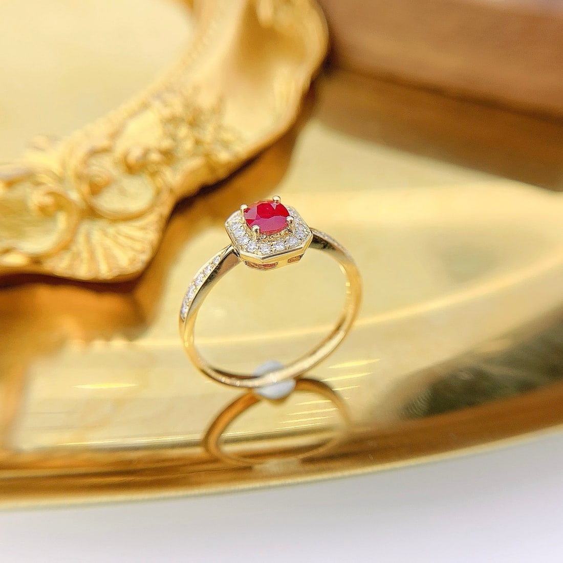 Express Shipping 18k Gold 0.66 Ctw Vivid Red Natural Ruby & Diamond Ring - 4