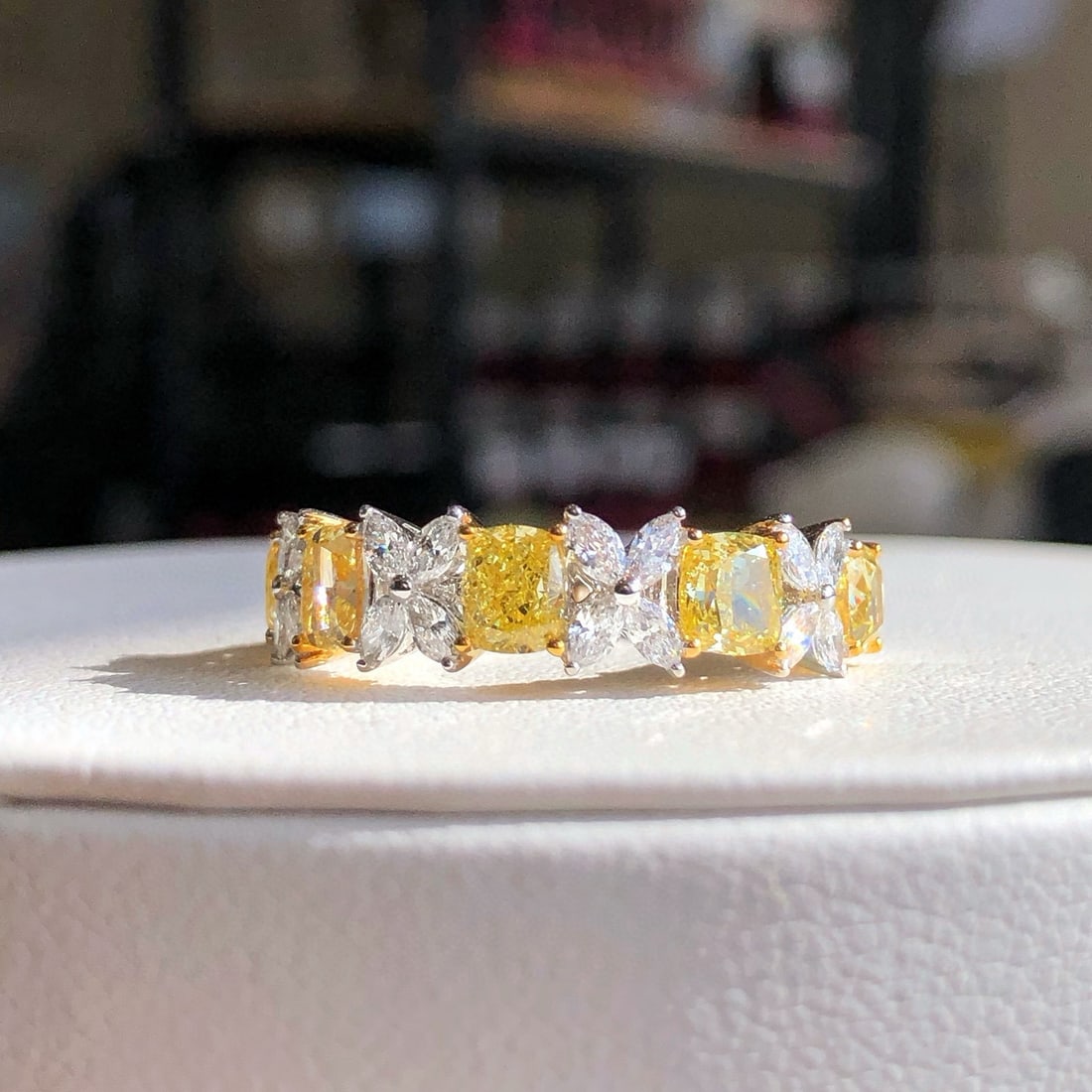 Express Shipping 18k Gold 2.57 Ctw Natural Yellow Diamond & Diamond Ring - 2