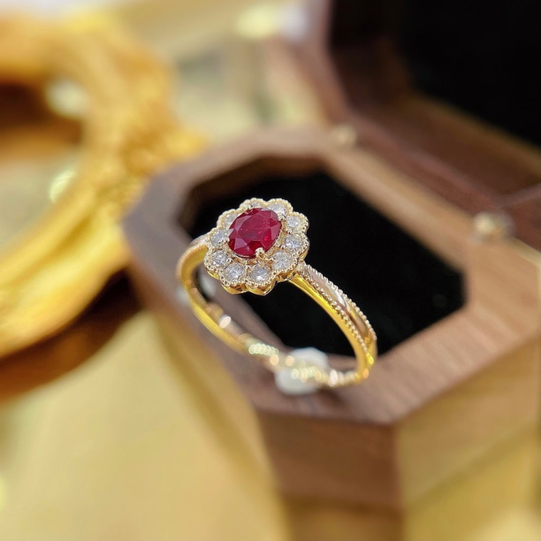 Express Shipping 18k Gold 0.66 Ctw Natural Ruby & Diamond Ring - 4