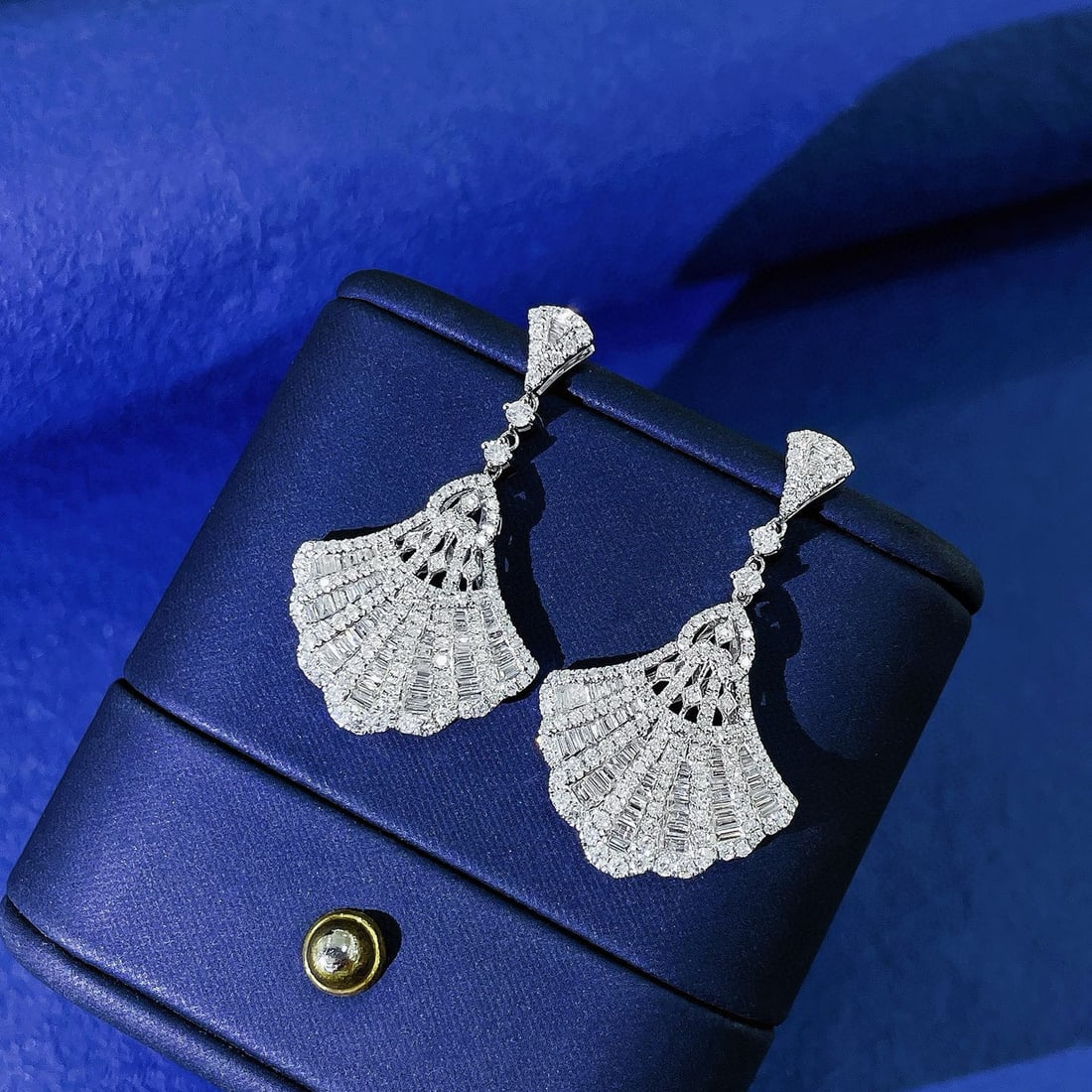 Express Shipping 18k Gold 2.03 Ctw Natural H Diamond Earrings: Ref:21067 // gold content:18k gold // main gemstone:diamond // shape:baguette // carat weight:0. 52ct // clarity grade:vs-si // color:h // treatment:natural // // adjacent gemstone 2 : diamond //