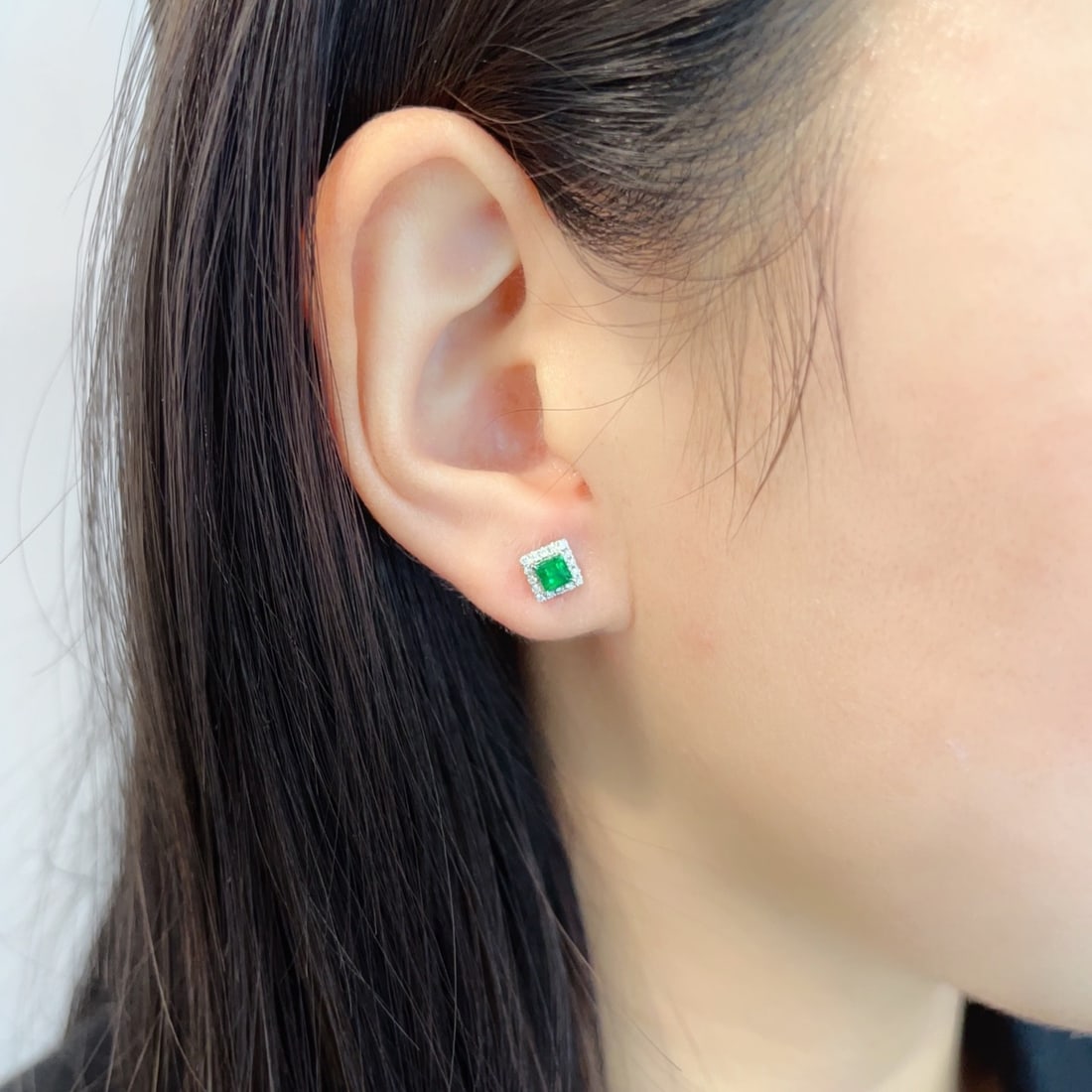 Express Shipping 18k Gold 0.54 Ctw Natural Emerald & Diamond Earrings - 2