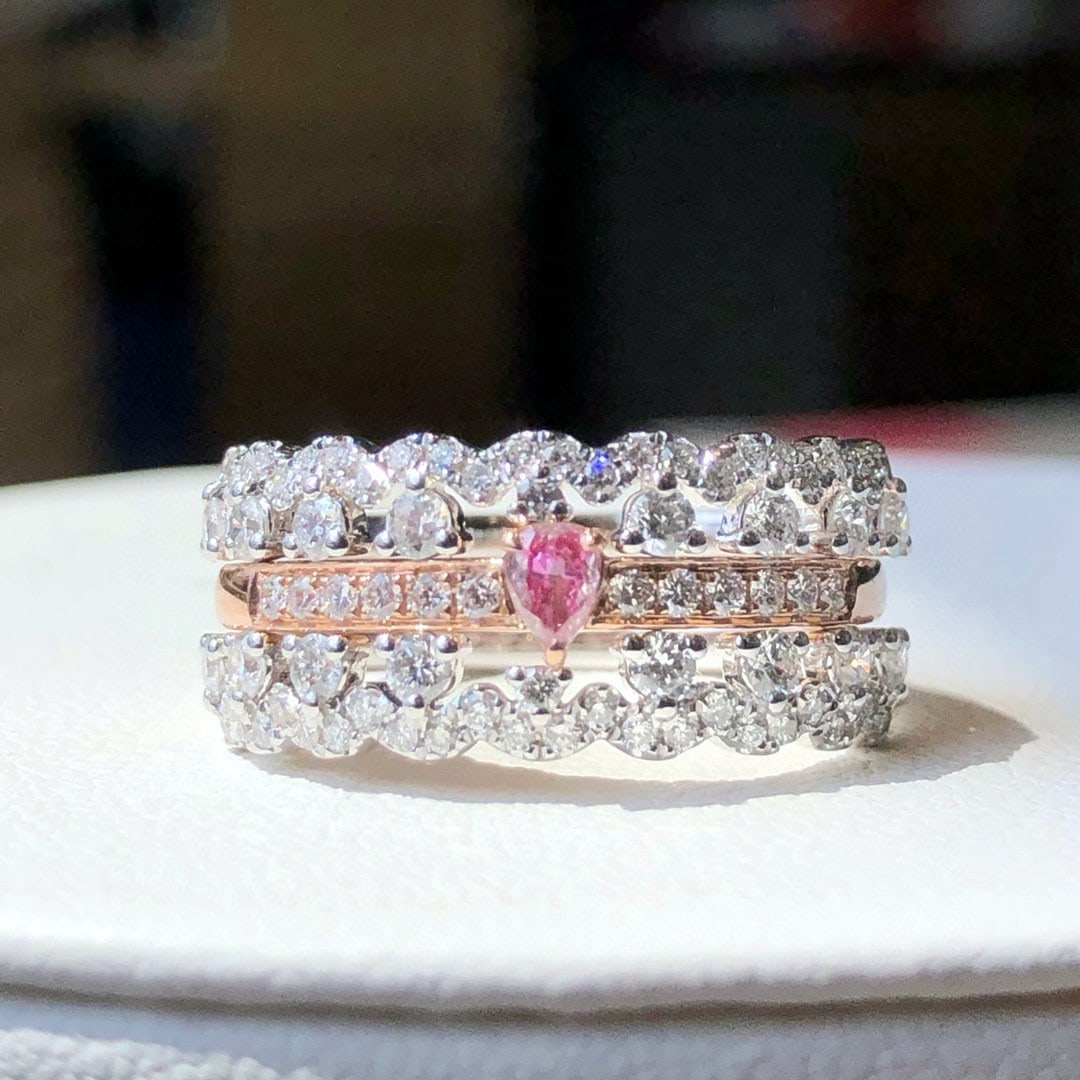 Express Shipping 18k Gold 0.84 Ctw Natural Pink Diamond & Diamond Ring: Ref:21078 // gold content:18k gold // ring size:6. 21us // // main gemstone:pink diamond // shape:pear // carat weight:0. 08ct // color:pink // treatment:natural // // adjacent gemstone 2 :