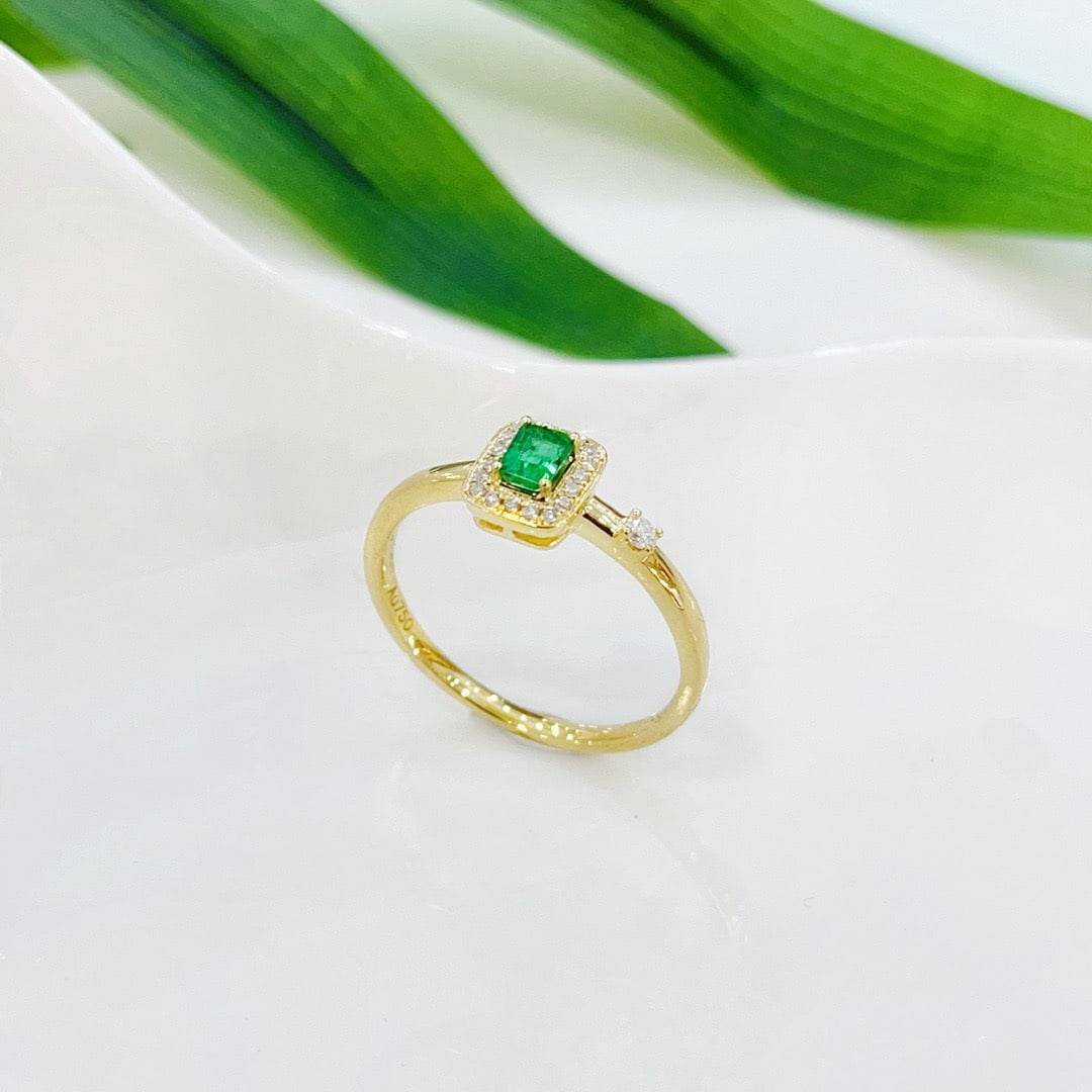 Express Shipping 18k Gold 0.31 Ctw Natural Emerald & Diamond Ring - 4