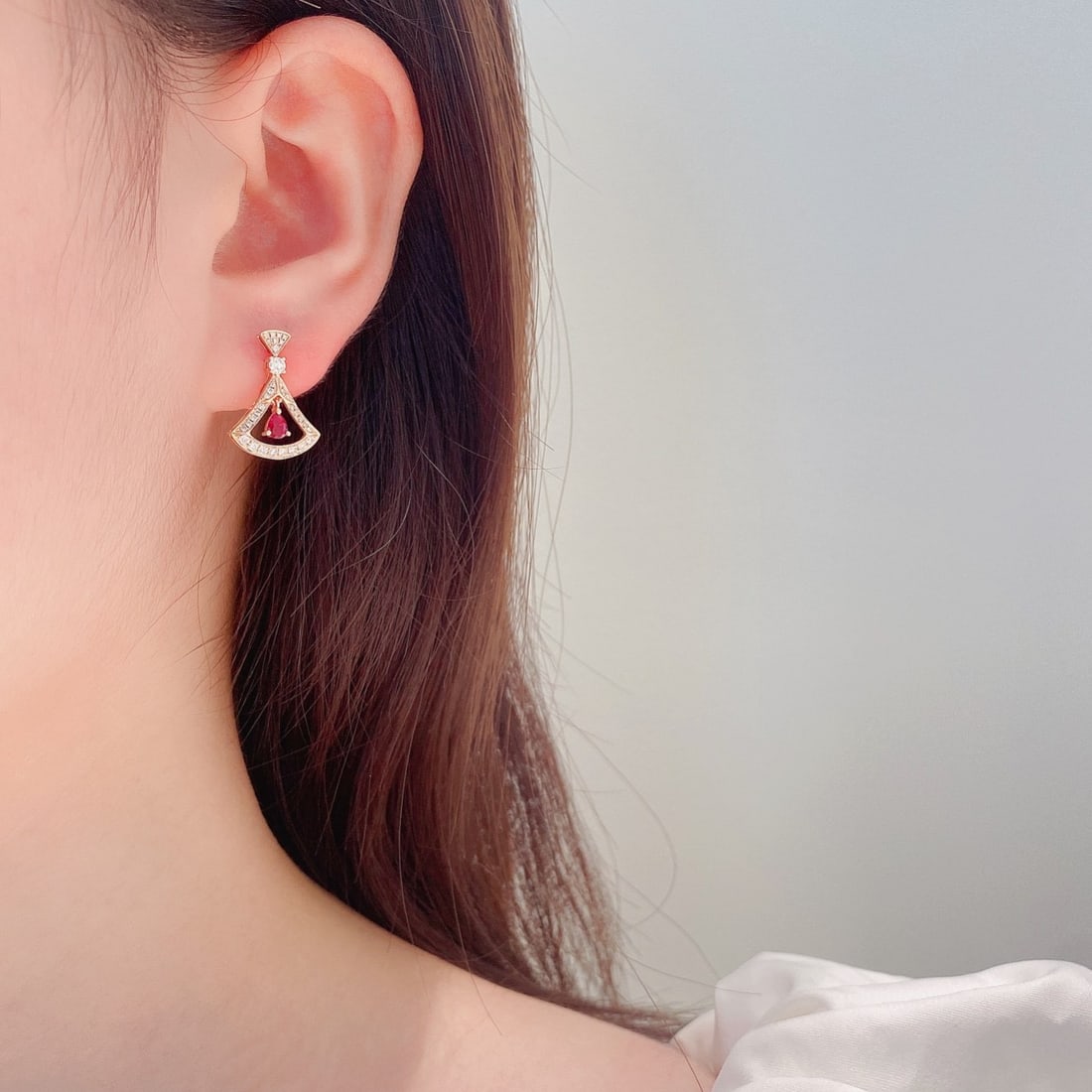 Express Shipping 18k Gold 0.84 Ctw Vivid Red Natural Ruby & Diamond Earrings - 2