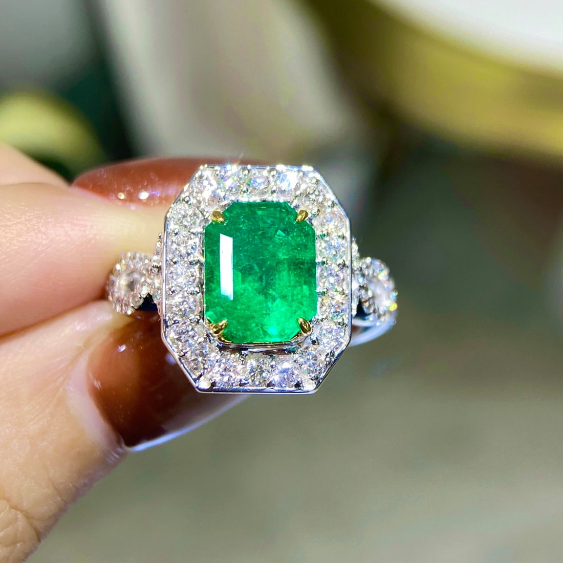 Express Shipping 18k Gold 4.06 Ctw Vivid Green Natural Emerald & Diamond Ring (1 of 5)