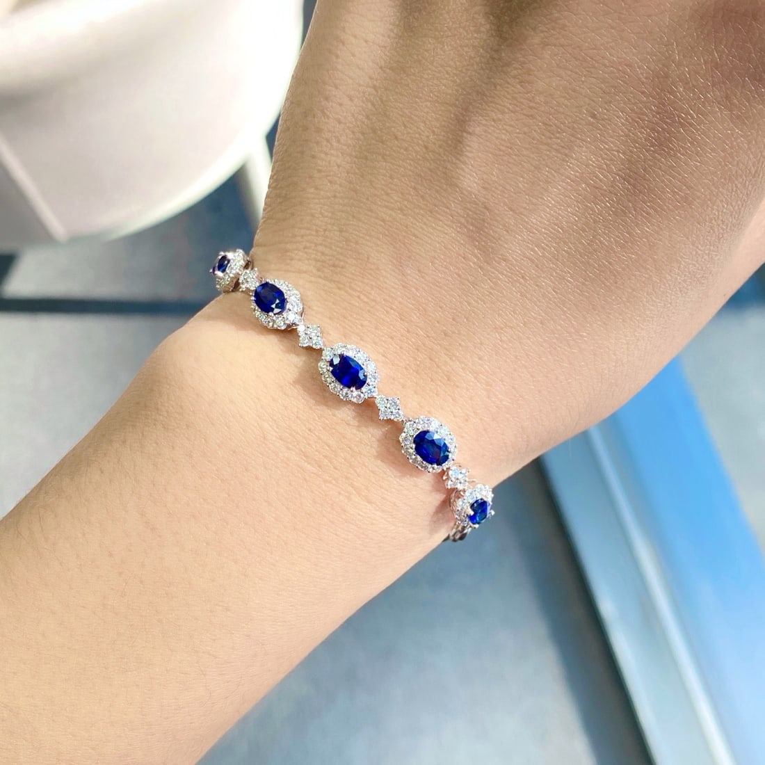 Express Shipping 18k Gold 4.28 Ctw Vivid Blue Natural Sapphire & Diamond Bracelet - 4