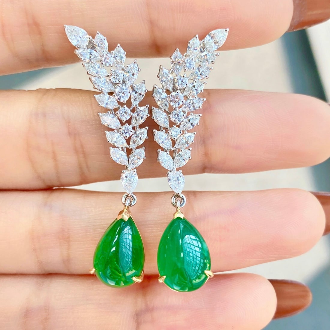 Express Shipping 18k Gold 9.63 Ctw Vivid Green Natural Emerald & Diamond Earrings - 3