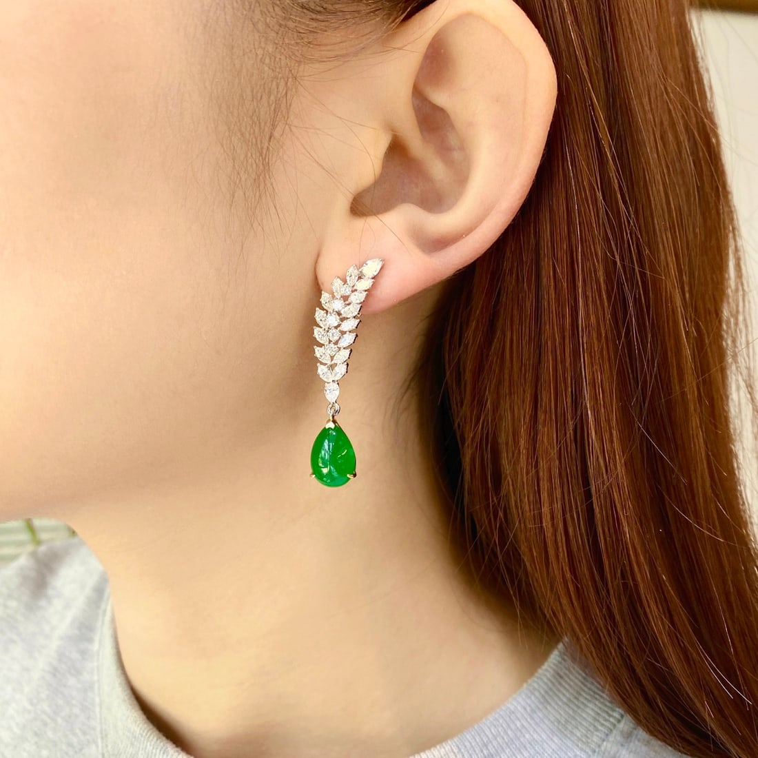 Express Shipping 18k Gold 9.63 Ctw Vivid Green Natural Emerald & Diamond Earrings - 4