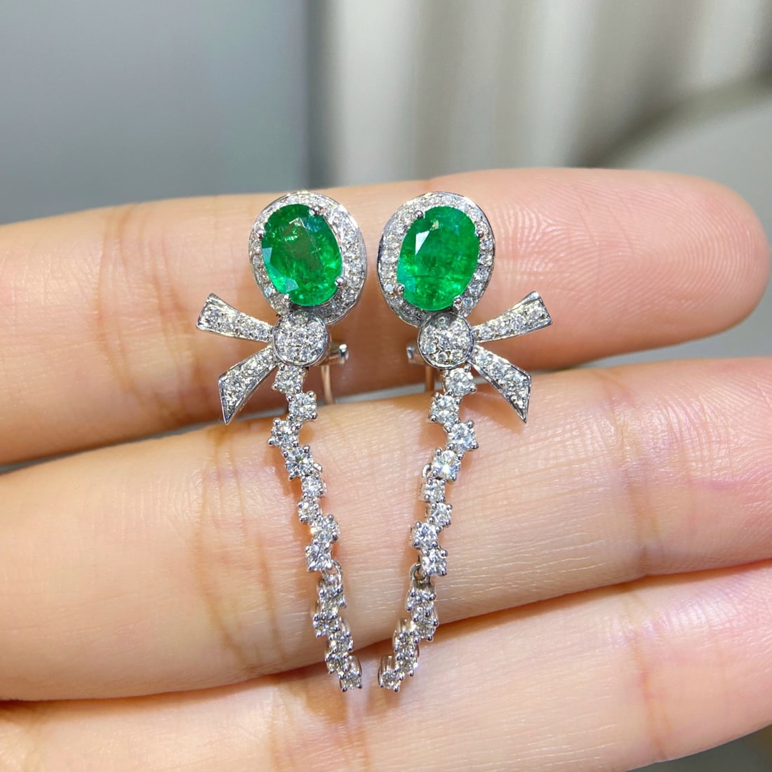 Express Shipping 18k Gold 2.96 Ctw Vivid Green Natural Emerald & Diamond Earrings: Ref:22267 // gold content:18k gold // main gemstone:emerald // shape:oval // carat weight:1. 76ct // color:vivid green // treatment:natural // // adjacent gemstone 2 : diamond // shape:round //