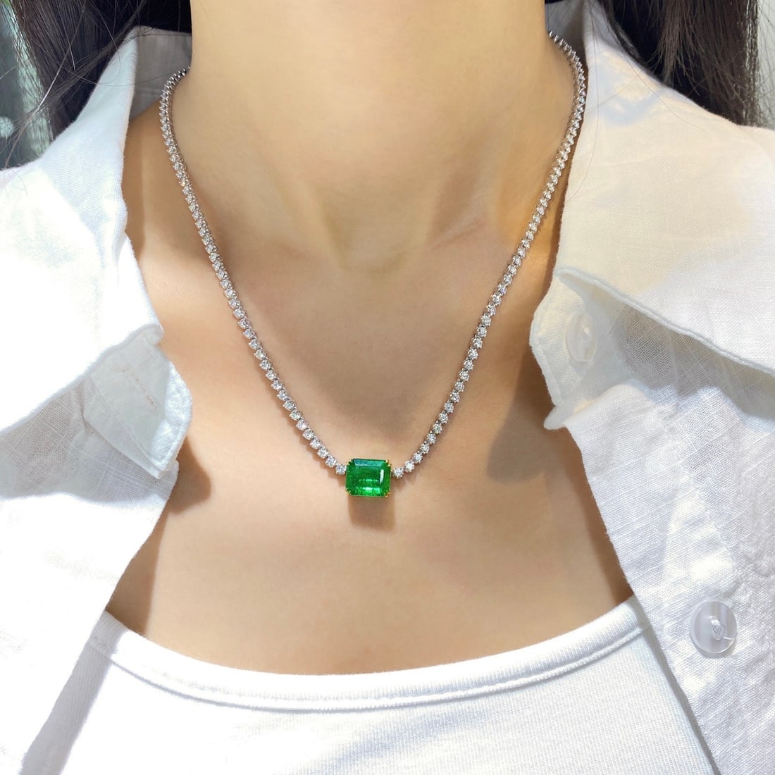 Express Shipping 18k Gold 8.19 Ctw Vivid Green Natural Emerald & Diamond Necklace - 3