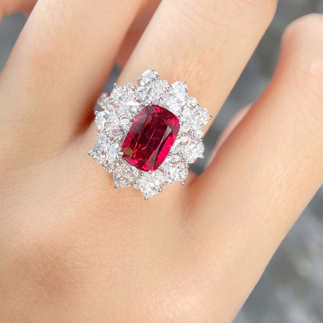 Express Shipping 18k Gold 6.32 Ctw Vivid Red Natural Spinel & Lab Grown Diamond Ring - 5