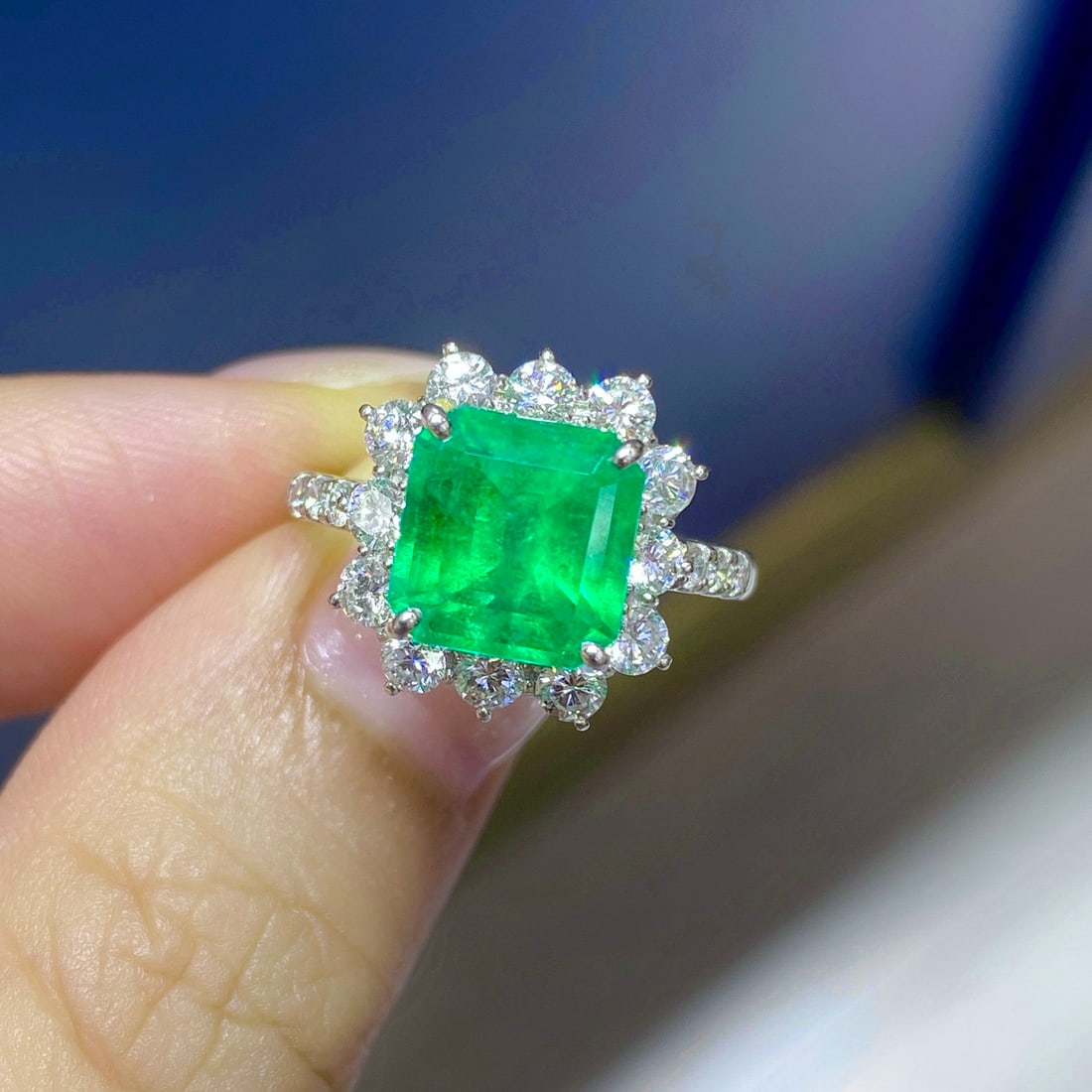 Express Shipping Pt950 3.86 Ctw Colombia Natural Emerald & Diamond Ring - 2