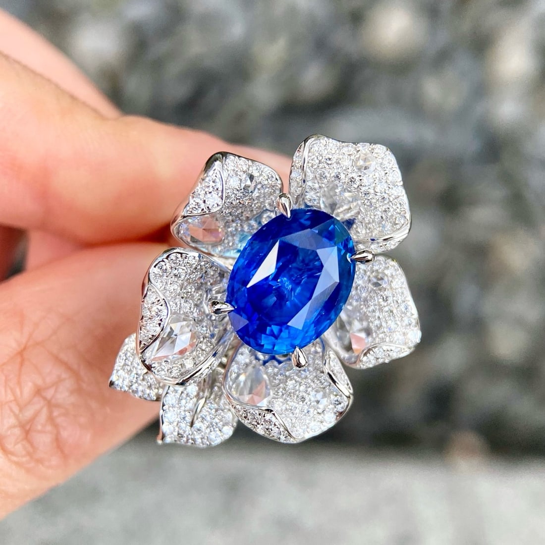 Express Shipping Grs(gemstone Reports) Certified Express Shipping 18k Gold 8.34 Ctw Sri Lanka Nat...: Ref:22293 // gold content:18k gold // ring size:6. 75us // // main gemstone:sapphire // certified:grs(gemstone reports) // shape:oval // carat weight:6. 56ct // color:cornflower blue // treatment:natu