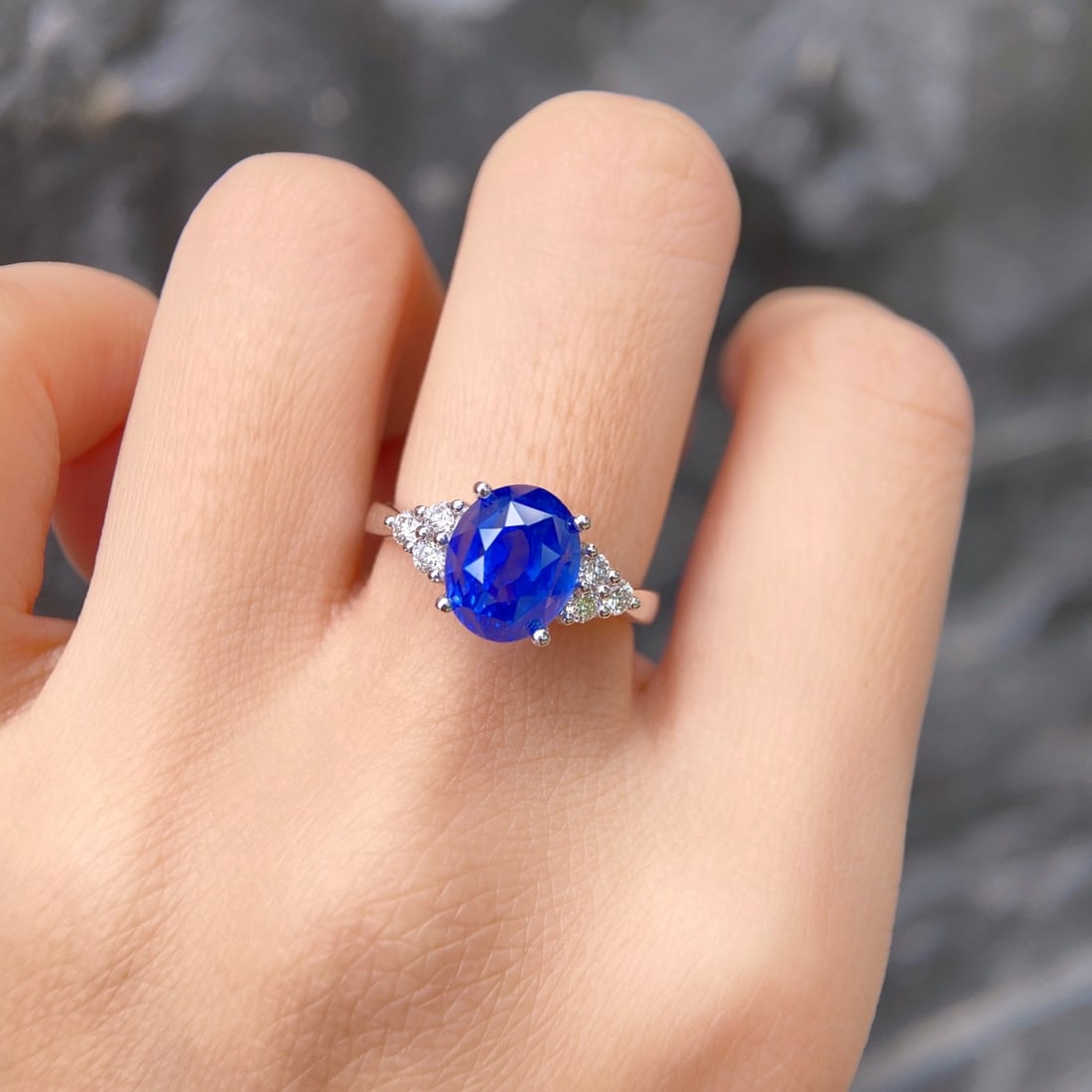 Express Shipping 18k Gold 5.23 Ctw Sri Lanka Natural Sapphire & Diamond Ring - 4