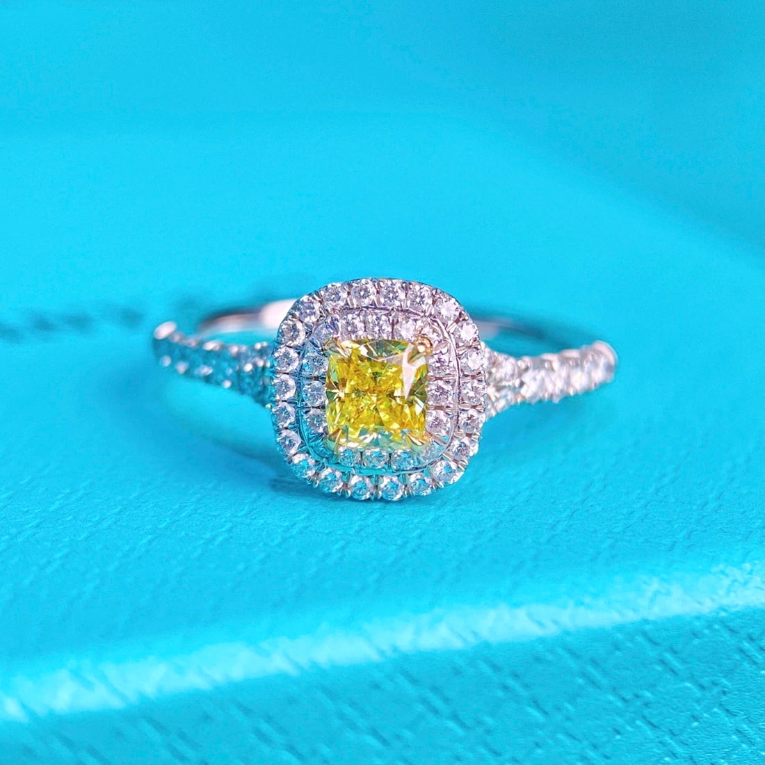 Express Shipping Pt950/express Shipping 18k Gold 0.78 Ctw Natural Yellow Diamond & Diamond Ring: Ref:22304 // gold content:pt950/18k gold // ring size:4. 75us // // main gemstone:yellow diamond // shape:cushion // carat weight:0. 33ct // clarity grade:vs1 // color:yellow // treatment:natural