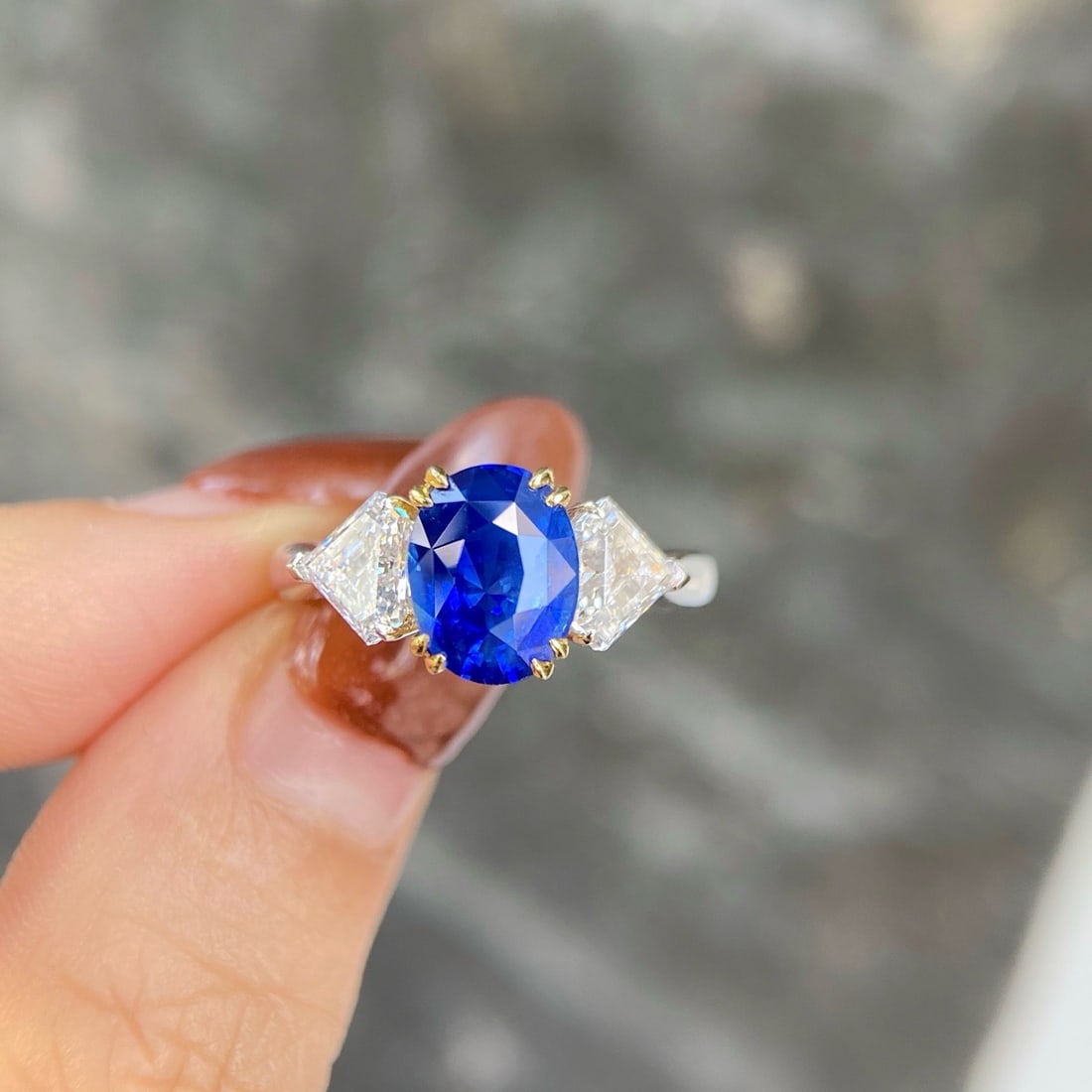 Express Shipping Grs(gemstone Reports) Certified Express Shipping 18k Gold 4.15 Ctw Madagascar Na...: Ref:22305 // gold content:18k gold // ring size:7. 21us // // main gemstone:sapphire // certified:grs(gemstone reports) // shape:oval // carat weight:3. 01ct // color:royal blue //