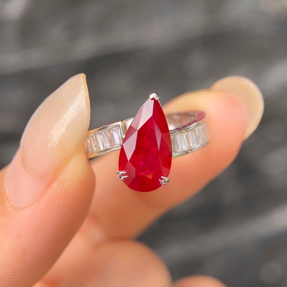 Express Shipping Grs(gemstone Reports) Certified Express Shipping 18k Gold 3.93 Ctw Burma Natural...: Ref:22308 // gold content:18k gold // ring size:6. 21us // // main gemstone:ruby // certified:grs(gemstone reports) // shape:pear // carat weight:3. 04ct // color:pigeonblood red //