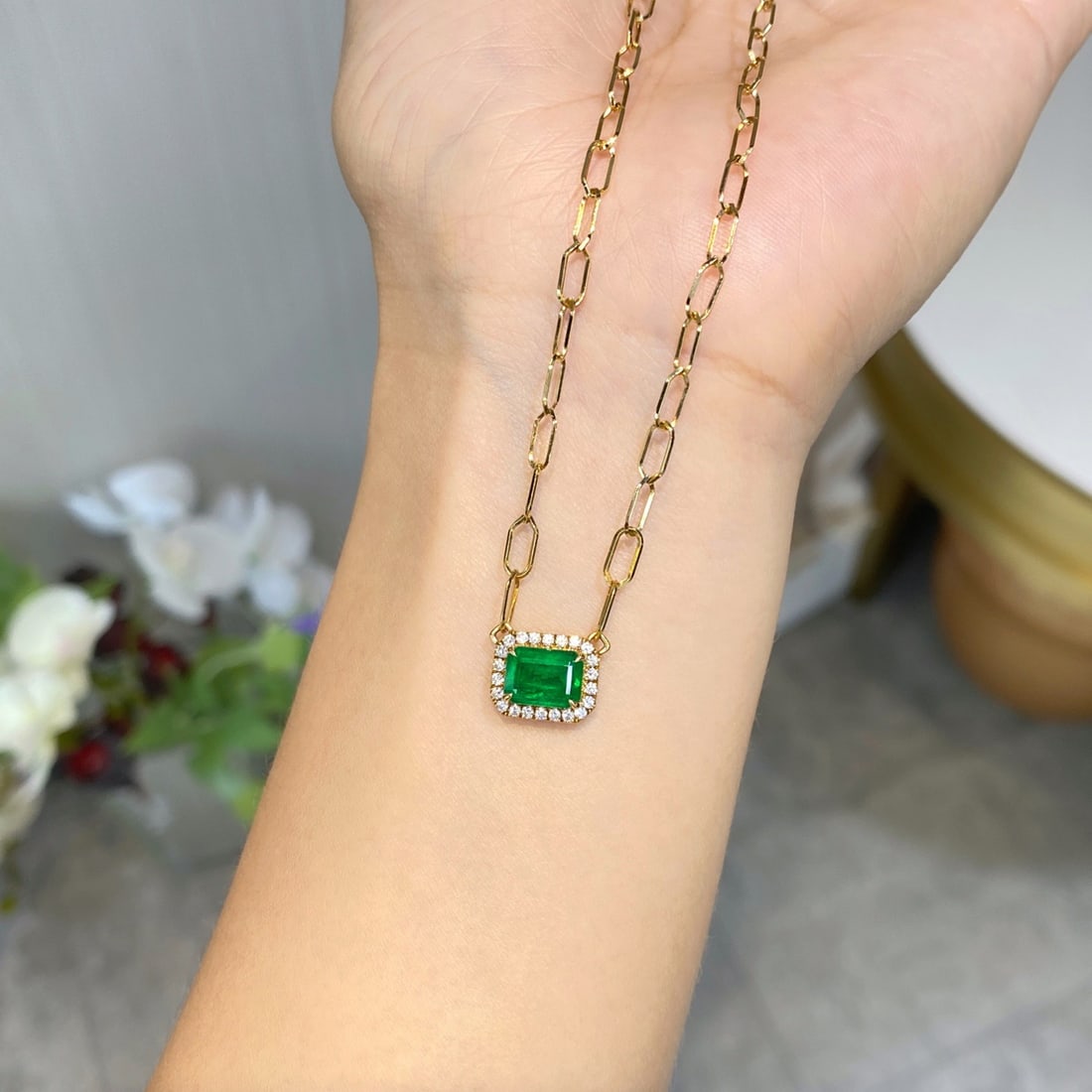 Express Shipping 18k Gold 1.64 Ctw Vivid Green Natural Emerald & Diamond Necklace - 2