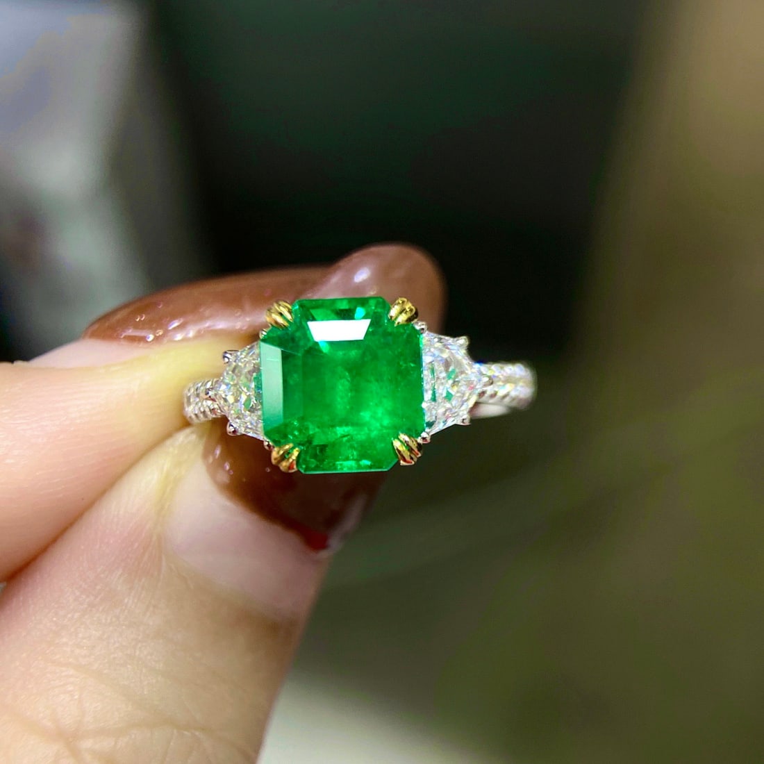 Express Shipping Grs(gemstone Reports) Certified Express Shipping 18k Gold 3.82 Ctw Vivid Green C...: Ref:22313 // gold content:18k gold // ring size:6. 75us // // main gemstone:emerald // certified:grs(gemstone reports) // shape:octagonal // carat weight:2. 88ct // color:vivid green //