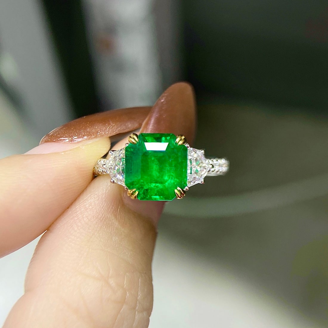 Express Shipping Grs(gemstone Reports) Certified Express Shipping 18k Gold 3.82 Ctw Vivid Green C... - 3