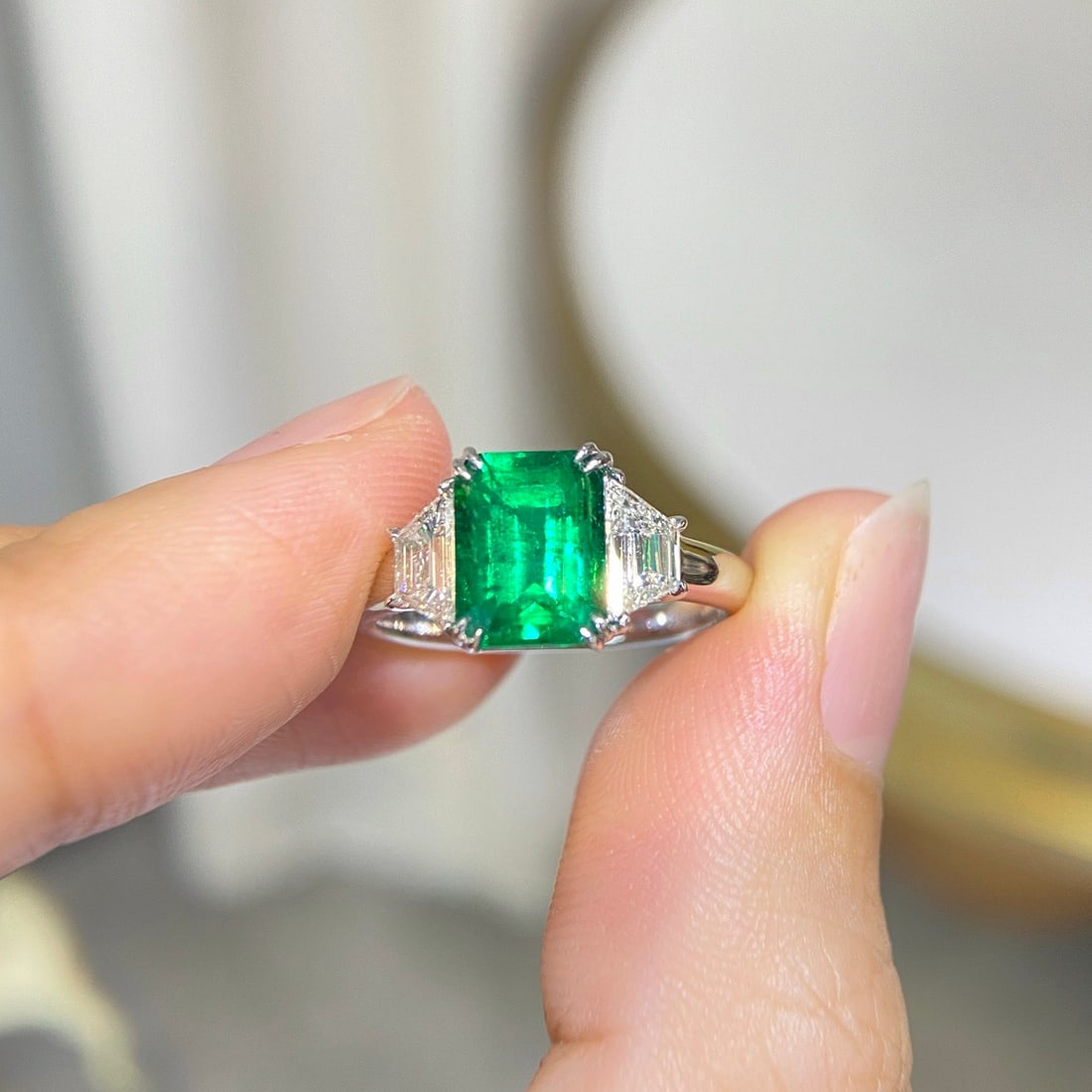 Express Shipping Grs(gemstone Reports) Certified Express Shipping 18k Gold 2.57 Ctw Vivid Green C... - 2