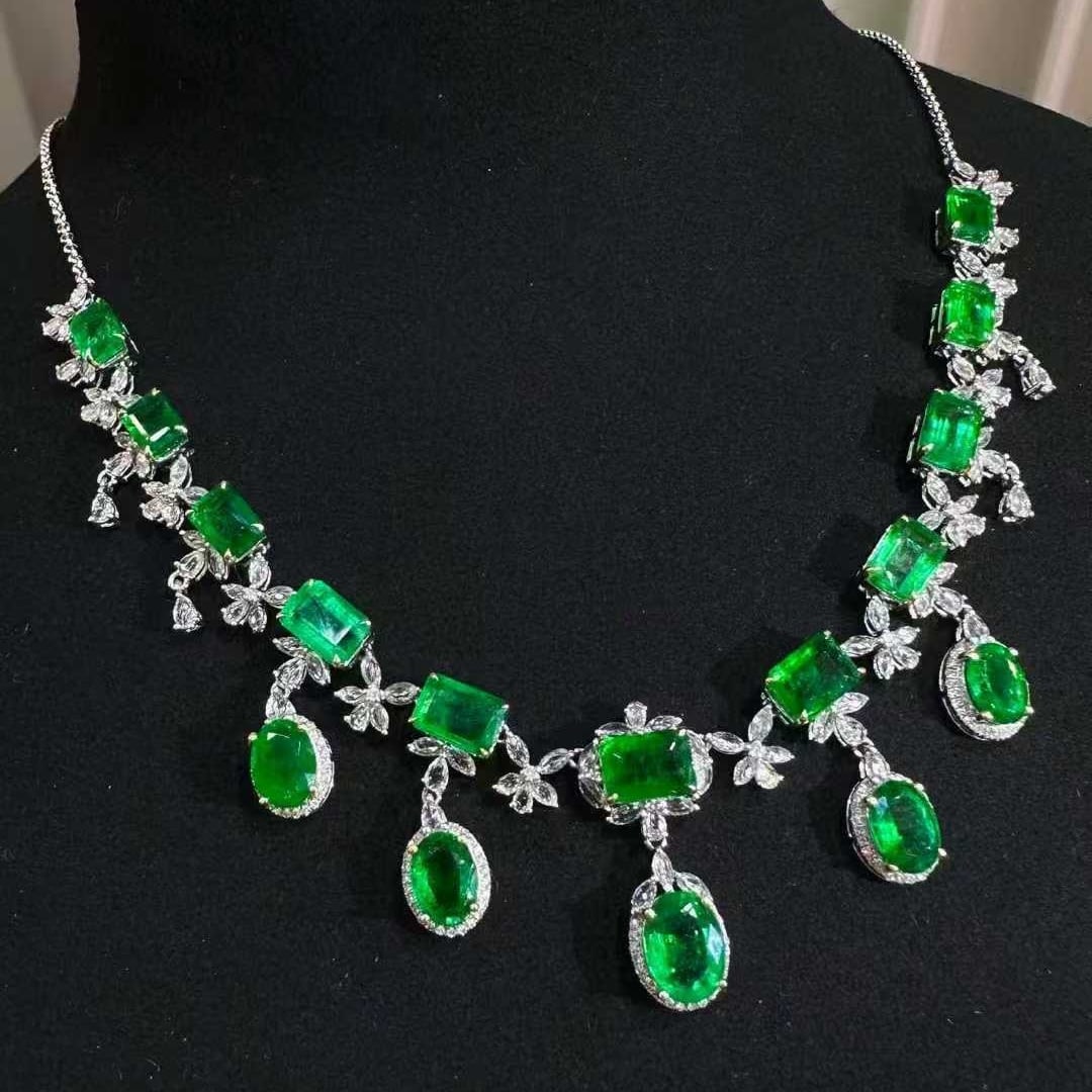14k Gold 13.25 Ct Vivid Green Natural Emerald & Diamond & Sapphire Necklace - 2
