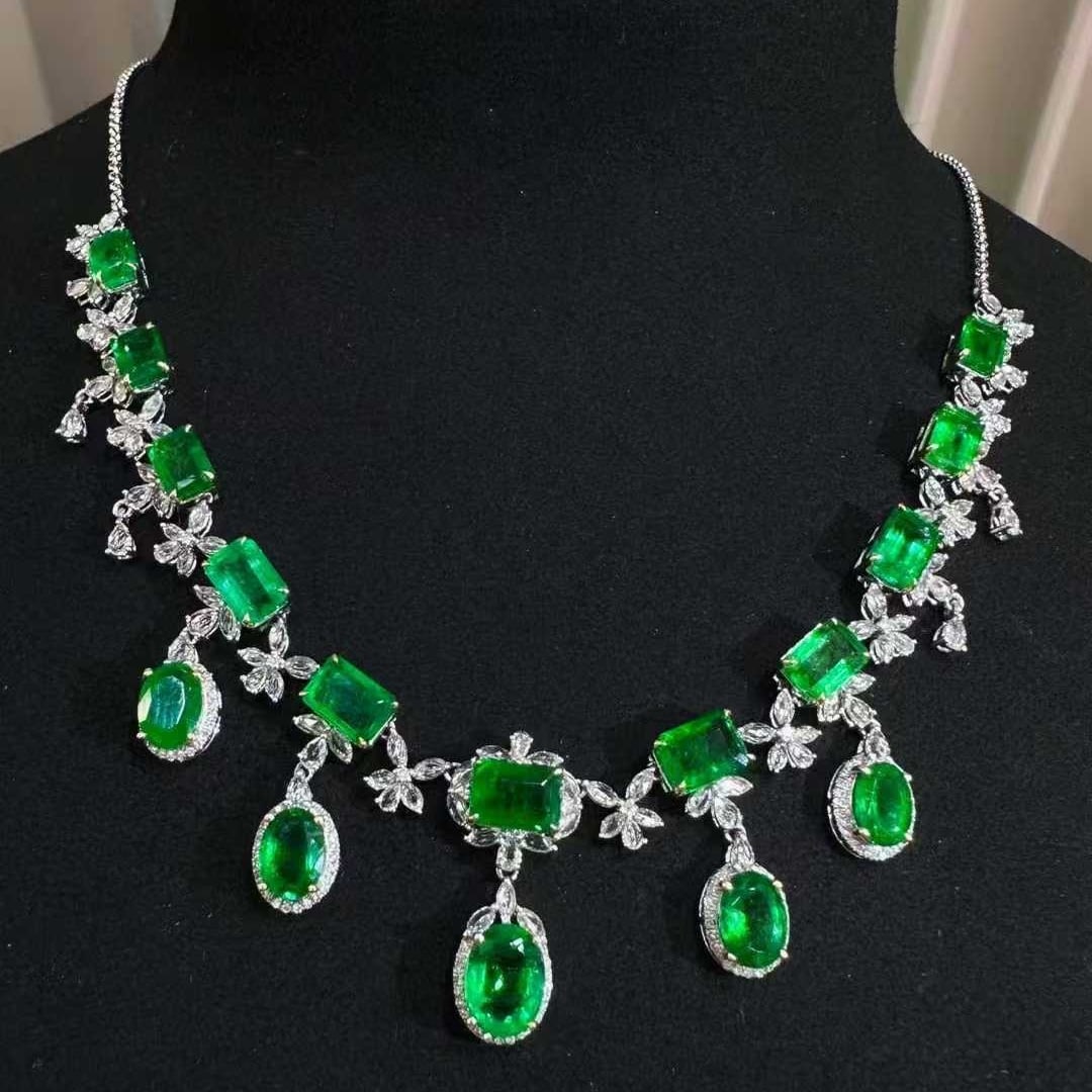 14k Gold 13.25 Ct Vivid Green Natural Emerald & Diamond & Sapphire Necklace - 3