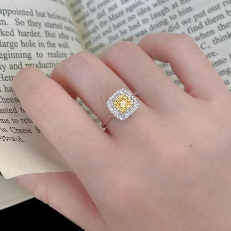 14k Gold 0.5 Ct Natural Color Diamond Ring - 2