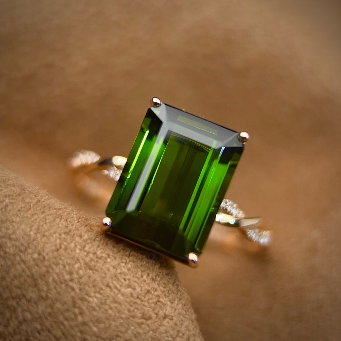 14k Gold 4.80 Ctw Natural Tourmaline & Diamond Ring: Ref:231119066 // gold content:14k gold // ring size:7. 25us // // main gemstone:tourmaline // shape:octagonal // carat weight:4. 75ct // color:green // treatment:natural // // adjacent gemstone 2