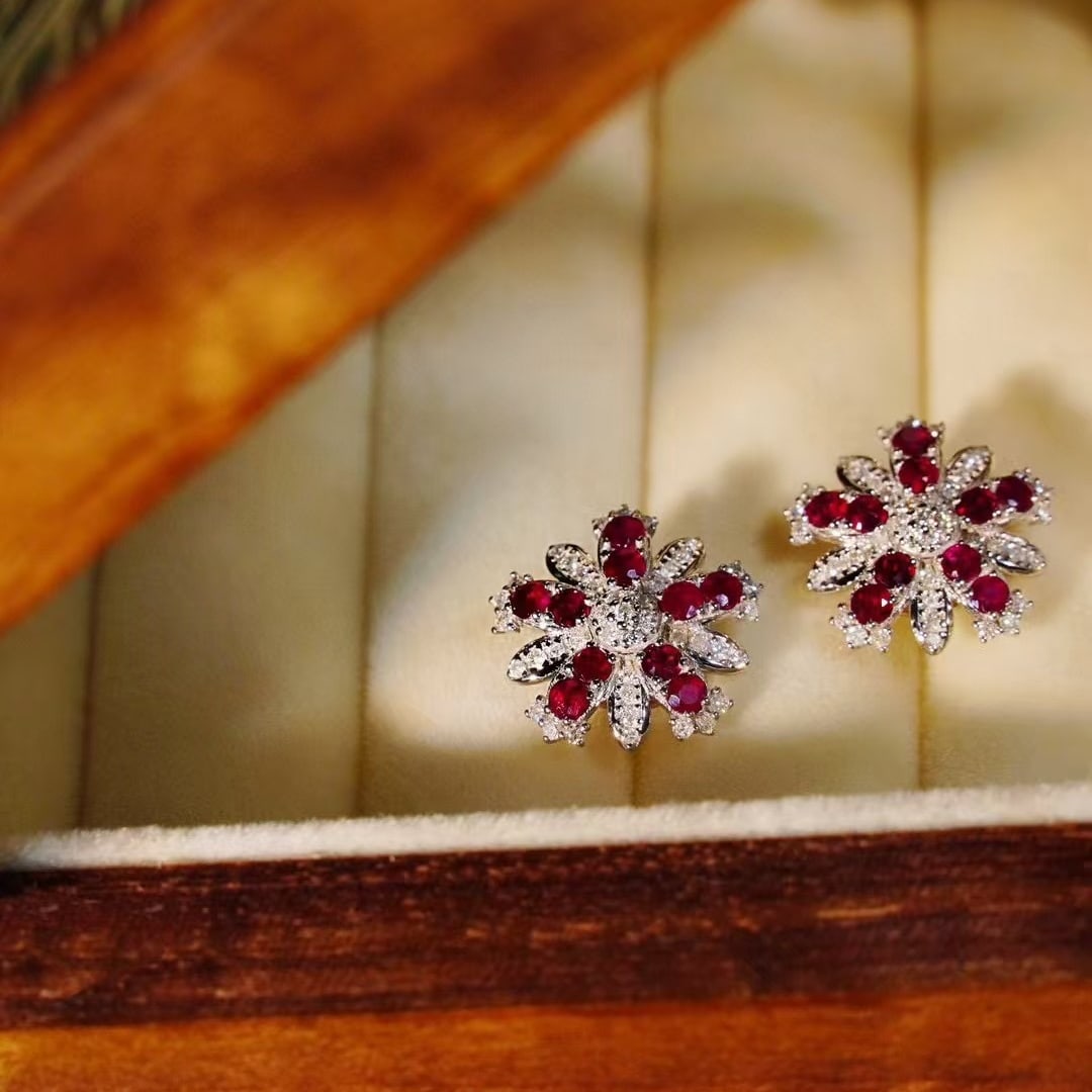 14k Gold 1.30 Ctw Natural Ruby & Diamond Earrings: Ref:231119107 // gold content:14k gold // main gemstone:ruby // shape:round // carat weight:0. 92ct // color:red // treatment:natural // cut grade:g // // adjacent gemstone 2 : diamond // shape:round
