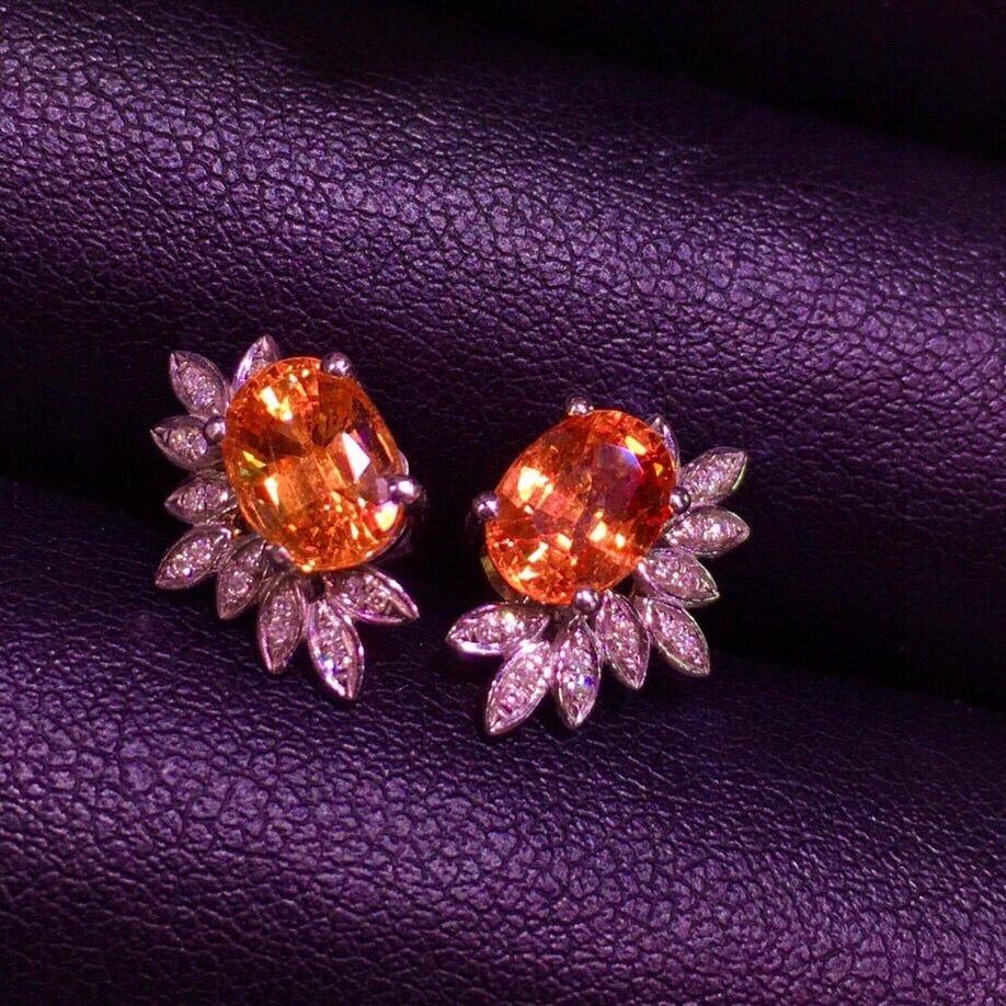14k Gold 3.6 Ct Natural Spessartine & Diamond Earrings: Ref:231119121 // gold content:14k gold // main gemstone:spessartine // shape:oval // carat weight:3. 6ct // color:orange // treatment:natural // // adjacent gemstone 2 : diamond // shape:round //