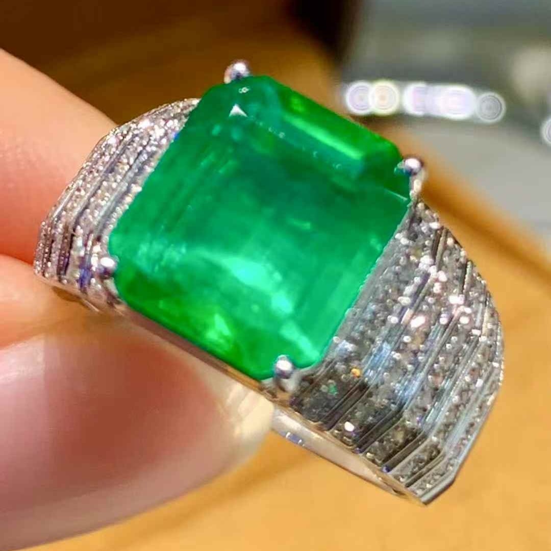 14k Gold 3.1 Ct Natural Emerald & Diamond Ring - 2