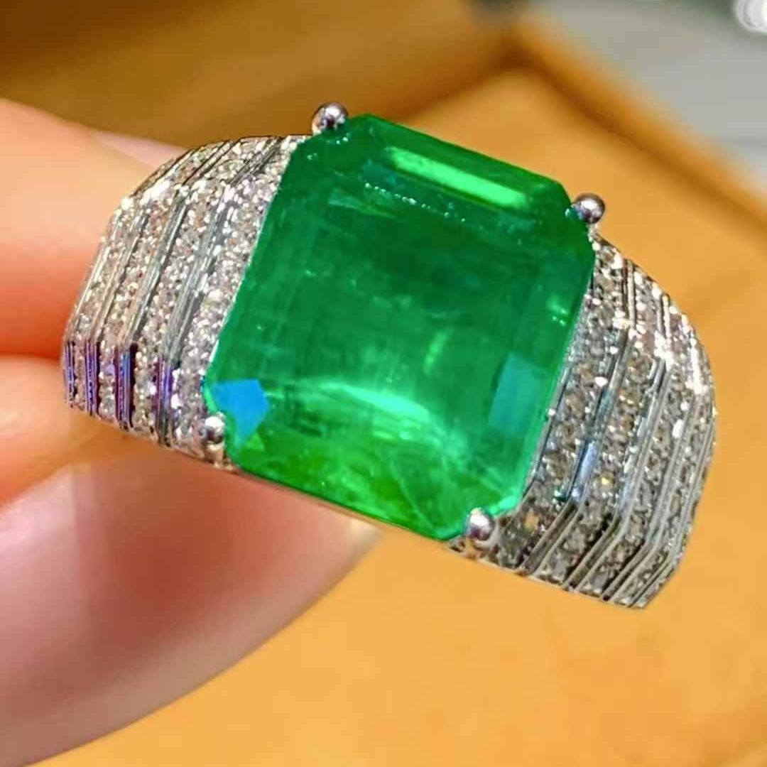 14k Gold 3.1 Ct Natural Emerald & Diamond Ring - 3