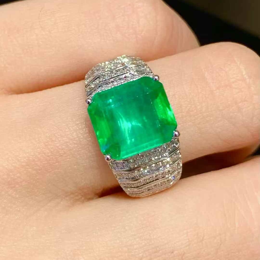 14k Gold 3.1 Ct Natural Emerald & Diamond Ring - 4
