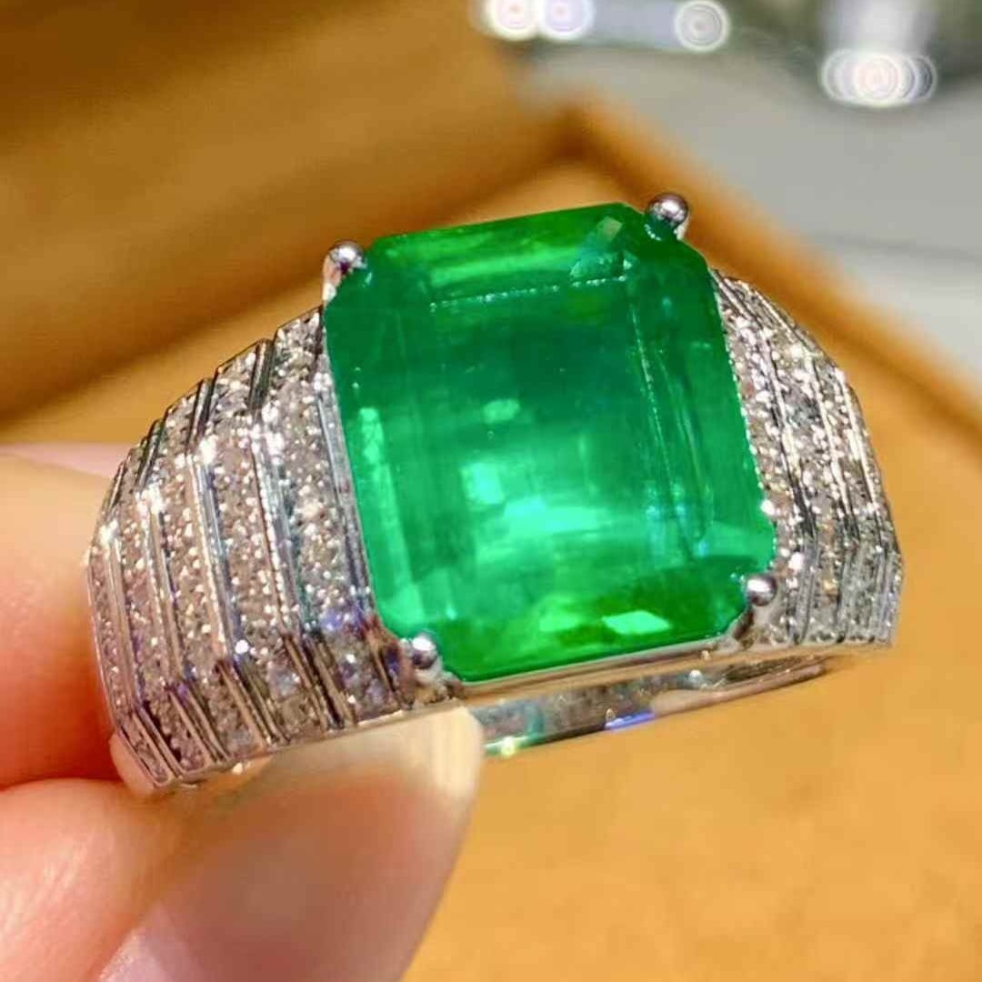 14k Gold 3.1 Ct Natural Emerald & Diamond Ring - 6