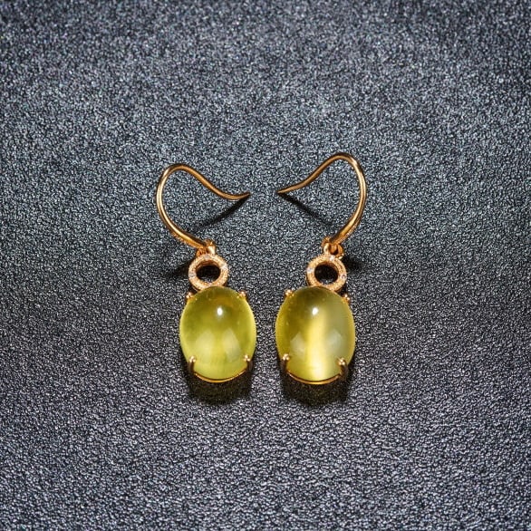 14k Gold 9.25 Ct Natural Prehnite & Diamond Earrings: Ref:231119167 // gold content:14k gold // main gemstone:prehnite // shape:oval // carat weight:9. 25ct // color:yellow // treatment:natural // // adjacent gemstone 2 : diamond // shape:round //