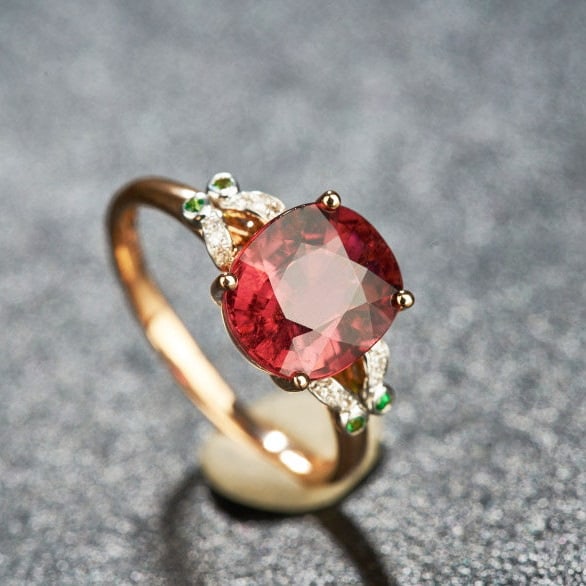 14k Gold 2.8 Ct Natural Tourmaline & Diamond & Tsavorite Ring: Ref:231119169 // gold content:14k gold // ring size:7. 25us // // main gemstone:tourmaline // shape:oval // carat weight:2. 8ct // color:red // treatment:natural // // adjacent gemstone 2 :