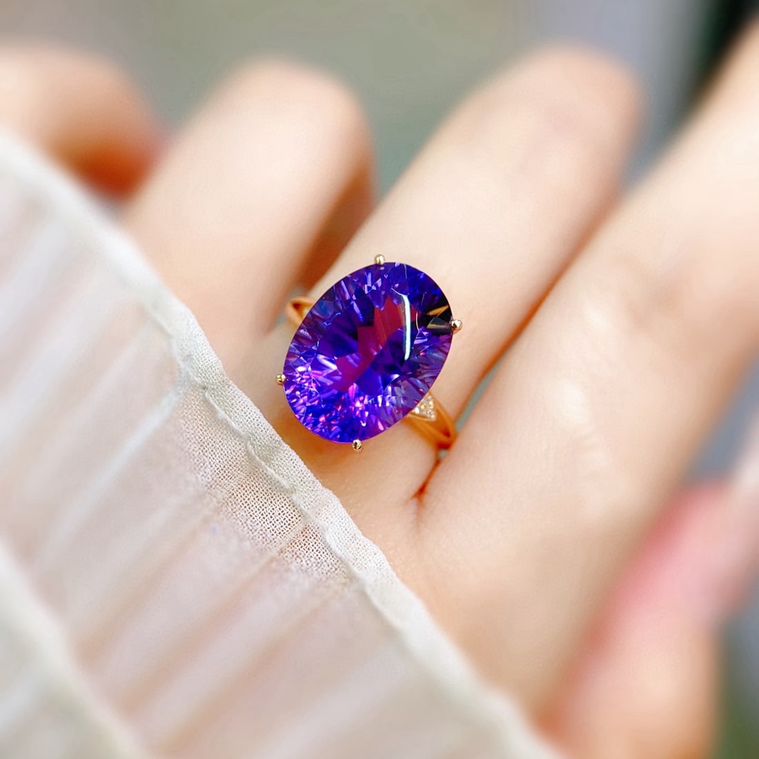 14k Gold 8.73 Ctw Natural Amethyst & Diamond Ring - 4