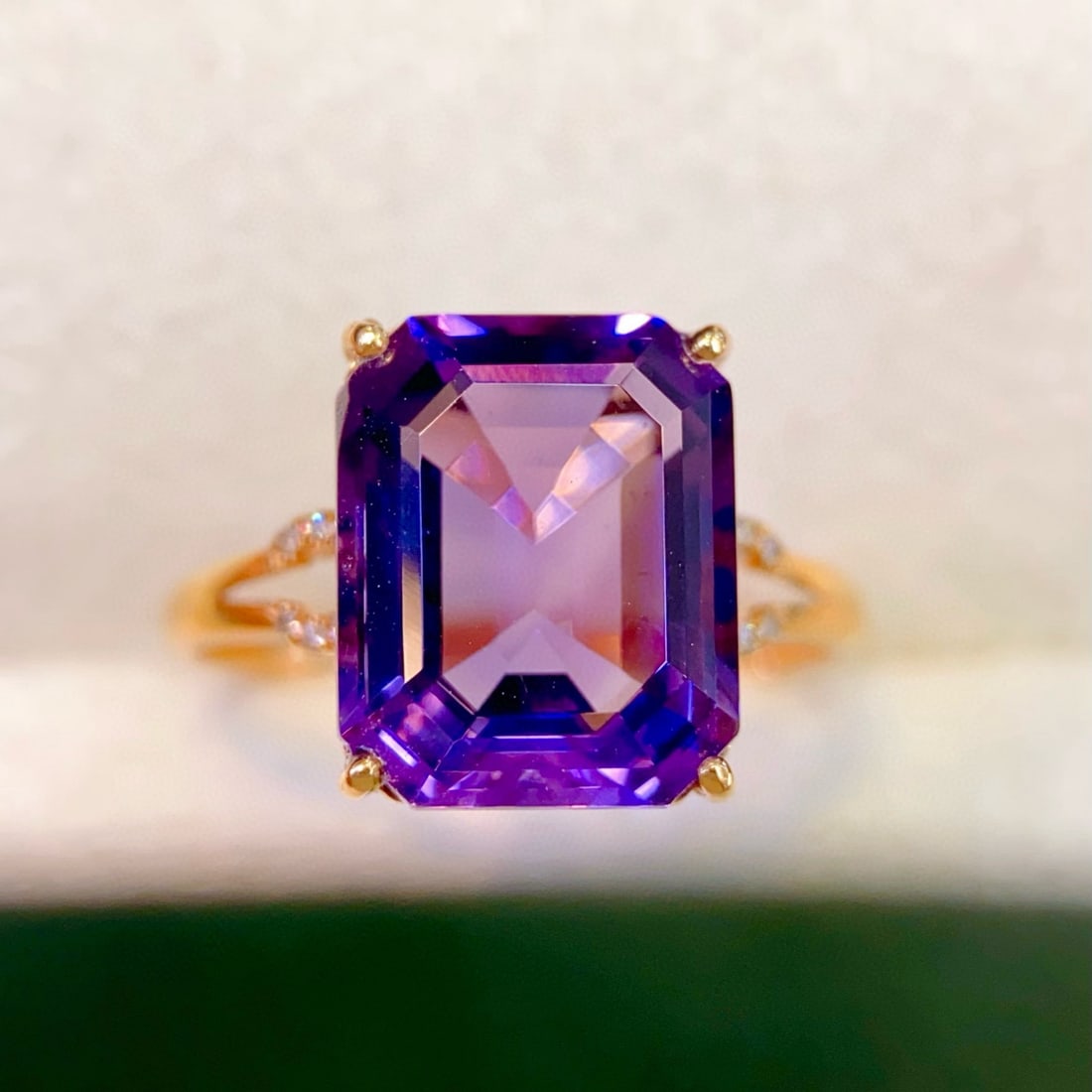 14k Gold 5.28 Ctw Natural Amethyst & Diamond Ring - 3
