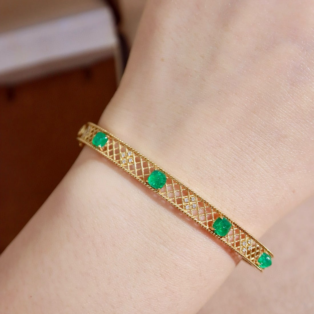 14k Gold 2.98 Ctw Natural Emerald & Diamond Bangle - 5