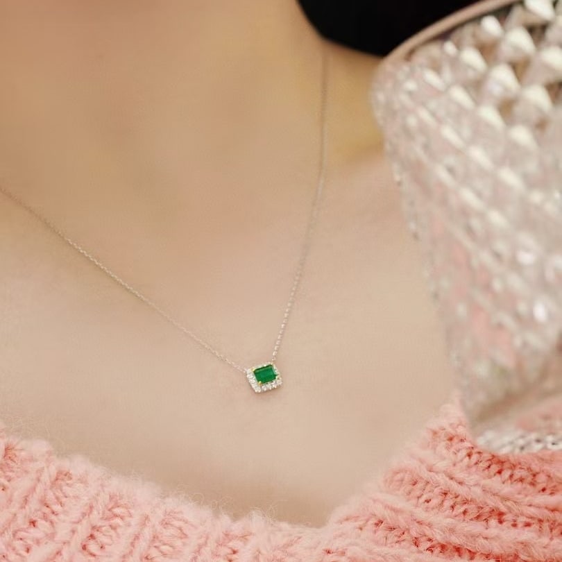 14k Gold 0.55 Ctw Vivid Green Natural Emerald & Diamond Necklace - 4