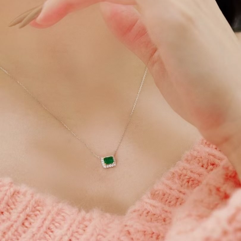 14k Gold 0.55 Ctw Vivid Green Natural Emerald & Diamond Necklace - 5