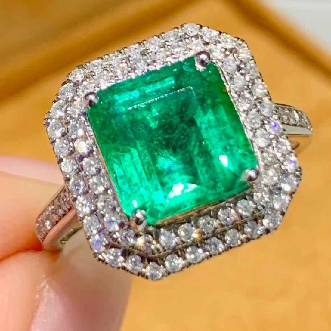 14k Gold 2.8 Ct Natural Emerald & Diamond Ring - 4