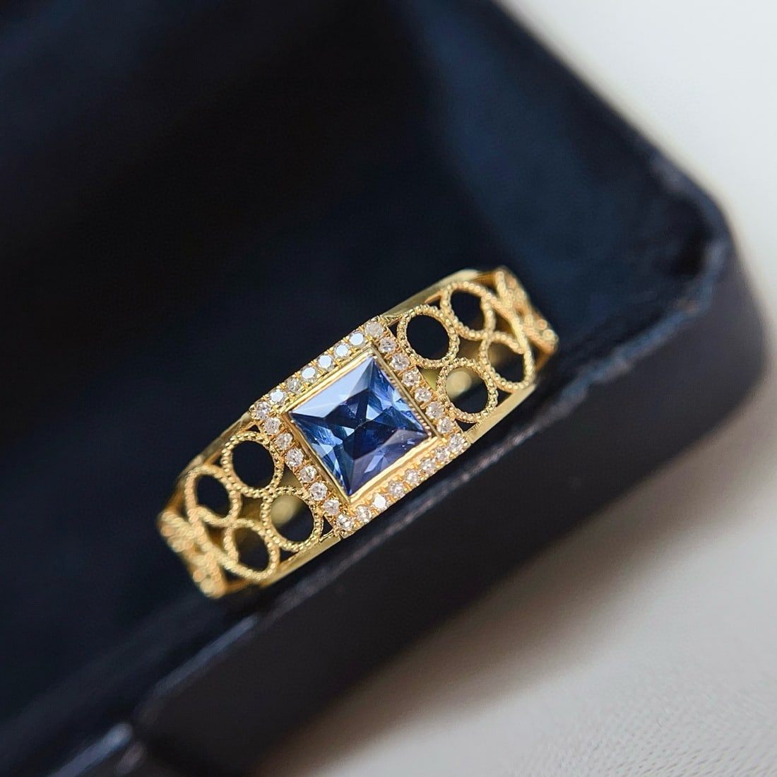 14k Gold 0.62 Ct Natural Sapphire & Diamond Ring (1 of 7)