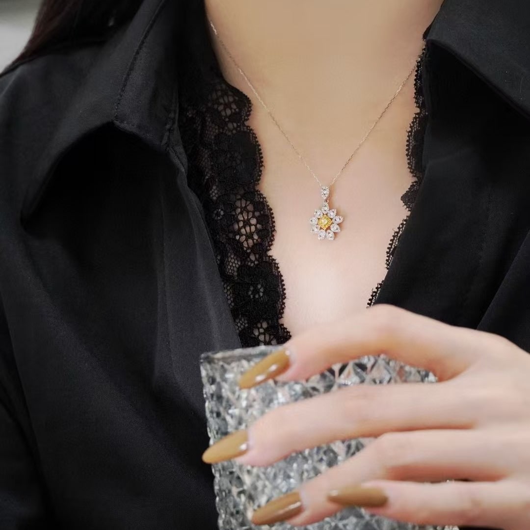 14k Gold 0.55 Ct Natural Color Diamond Necklace - 5