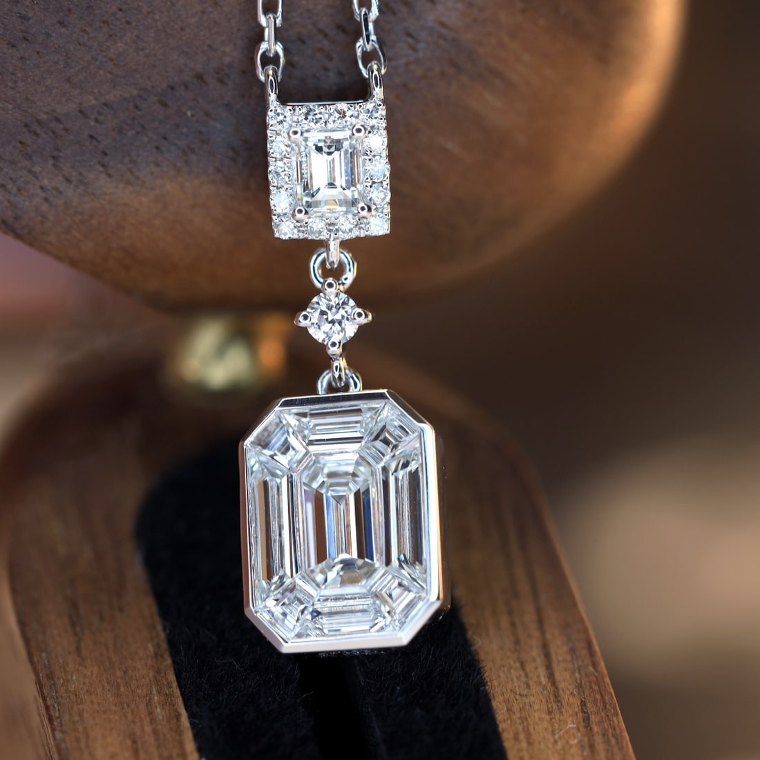 14k Gold 0.58 Ctw Natural H Diamond Necklace: Ref:231120026 // gold content:14k gold // main gemstone:diamond // shape:multiple // carat weight:0. 50ct // clarity grade:vs-si // color:h // treatment:natural // // adjacent gemstone 2 : diamond