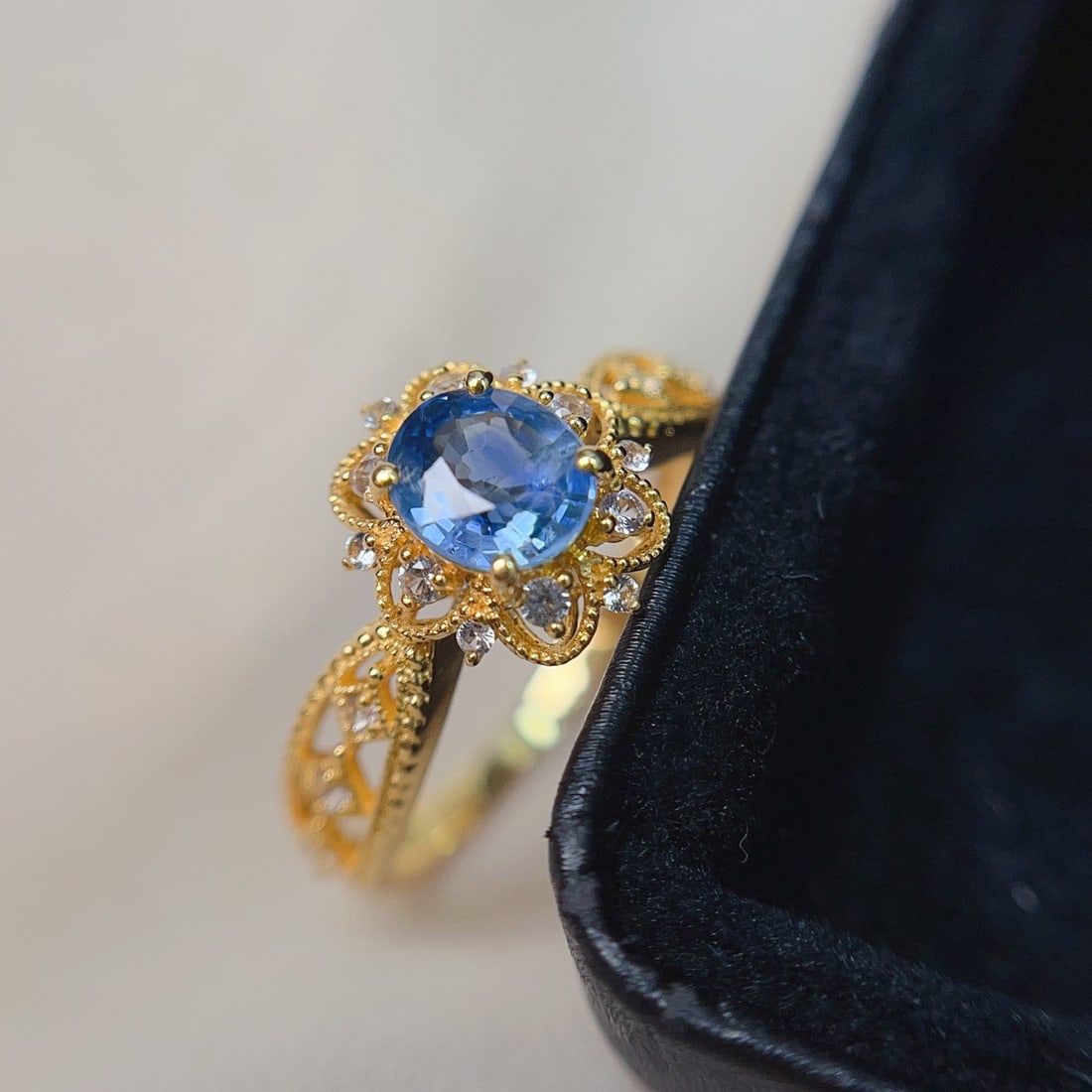 14k Gold 0.85 Ct Natural Sapphire & Sapphire Ring - 5