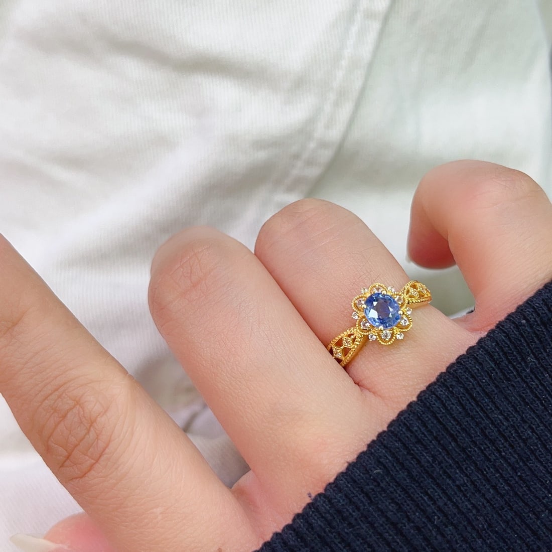 14k Gold 0.85 Ct Natural Sapphire & Sapphire Ring - 6